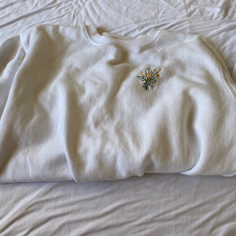 Brandy Melville flower crewneck